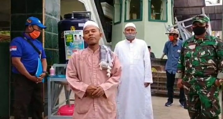 Penyaluran bantuan tandon di salah satu pondok pesantren di Kabupaten Pamekasan